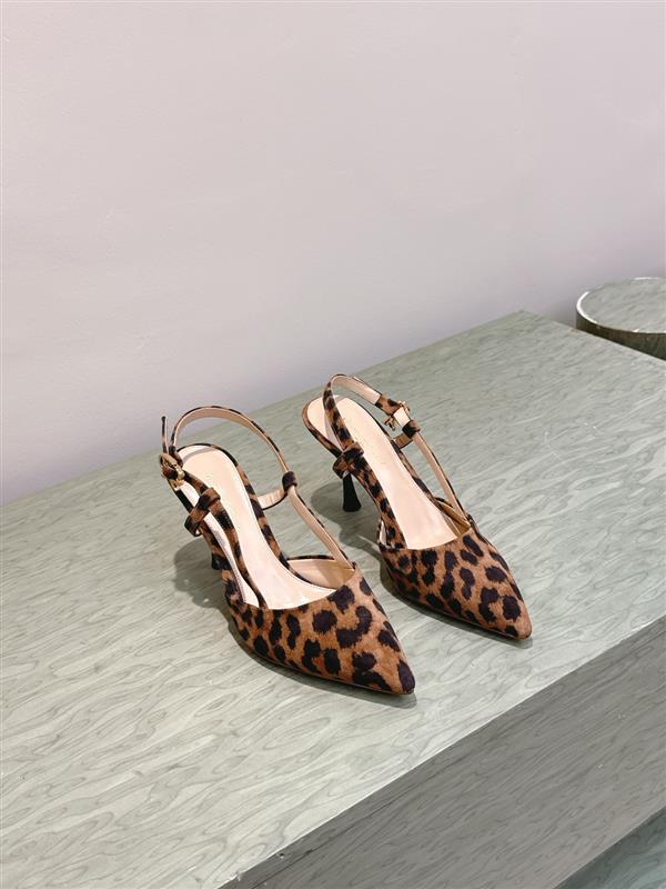 2025112810123785 300